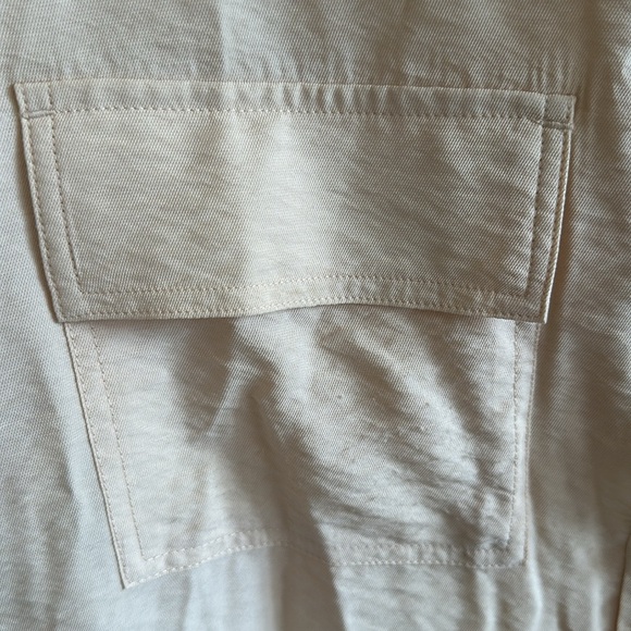 NWOT Tunic Blouse, L/S w button roll up sleeve, front pockets - Picture 3 of 6